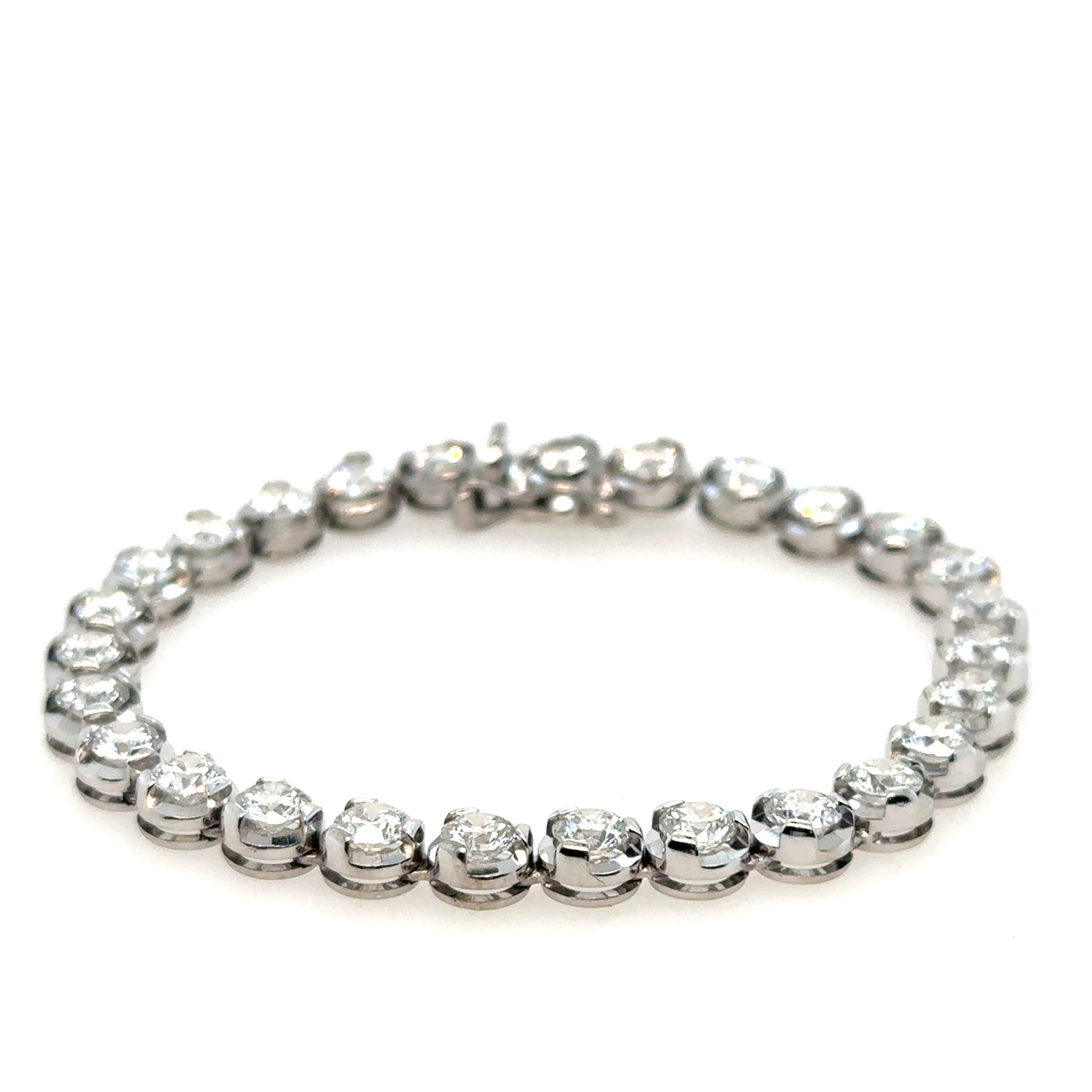 Pre-Owned 18K White Gold Diamond Tennis Bracelet, 6 Carats