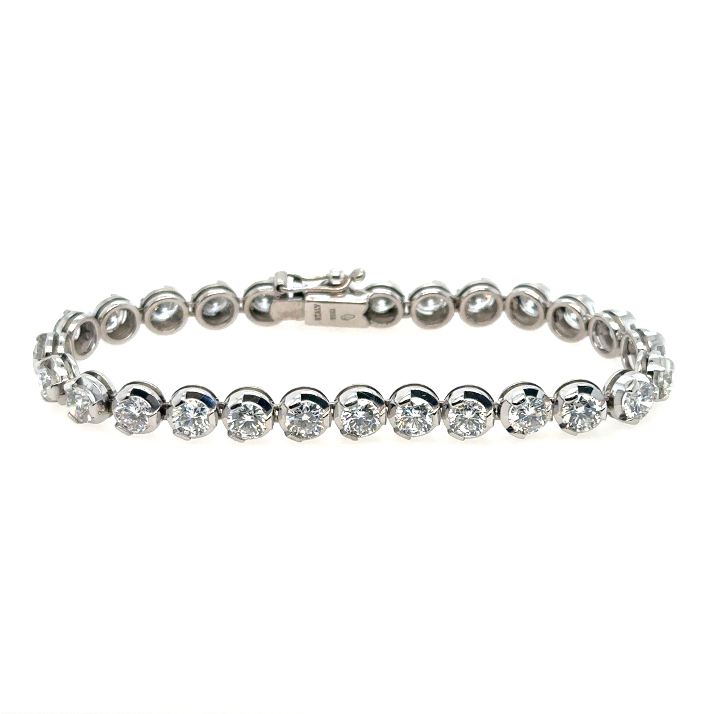Pre-Owned 18K White Gold Diamond Tennis Bracelet, 6 Carats