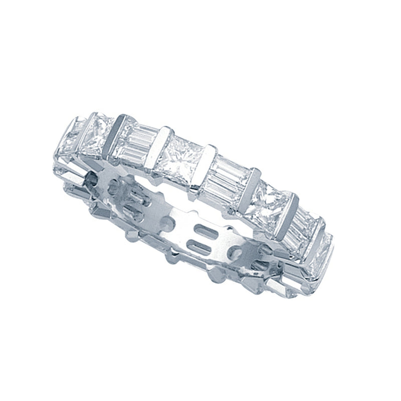 18K White Gold Alternating Princess and Baguette Cut Diamond Band