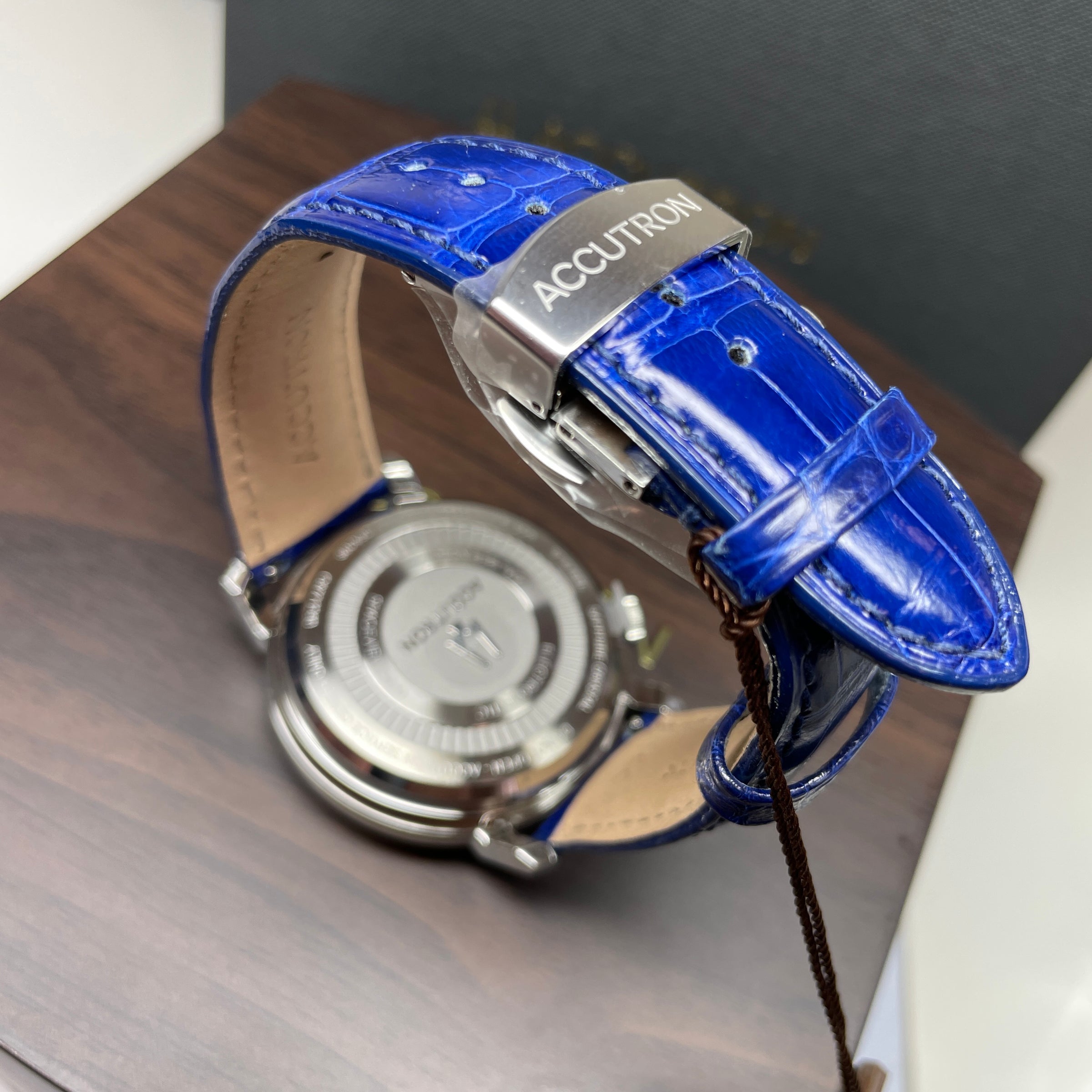 Accutron Spaceview Evolution Blue White Electrostatic Watch #26A209