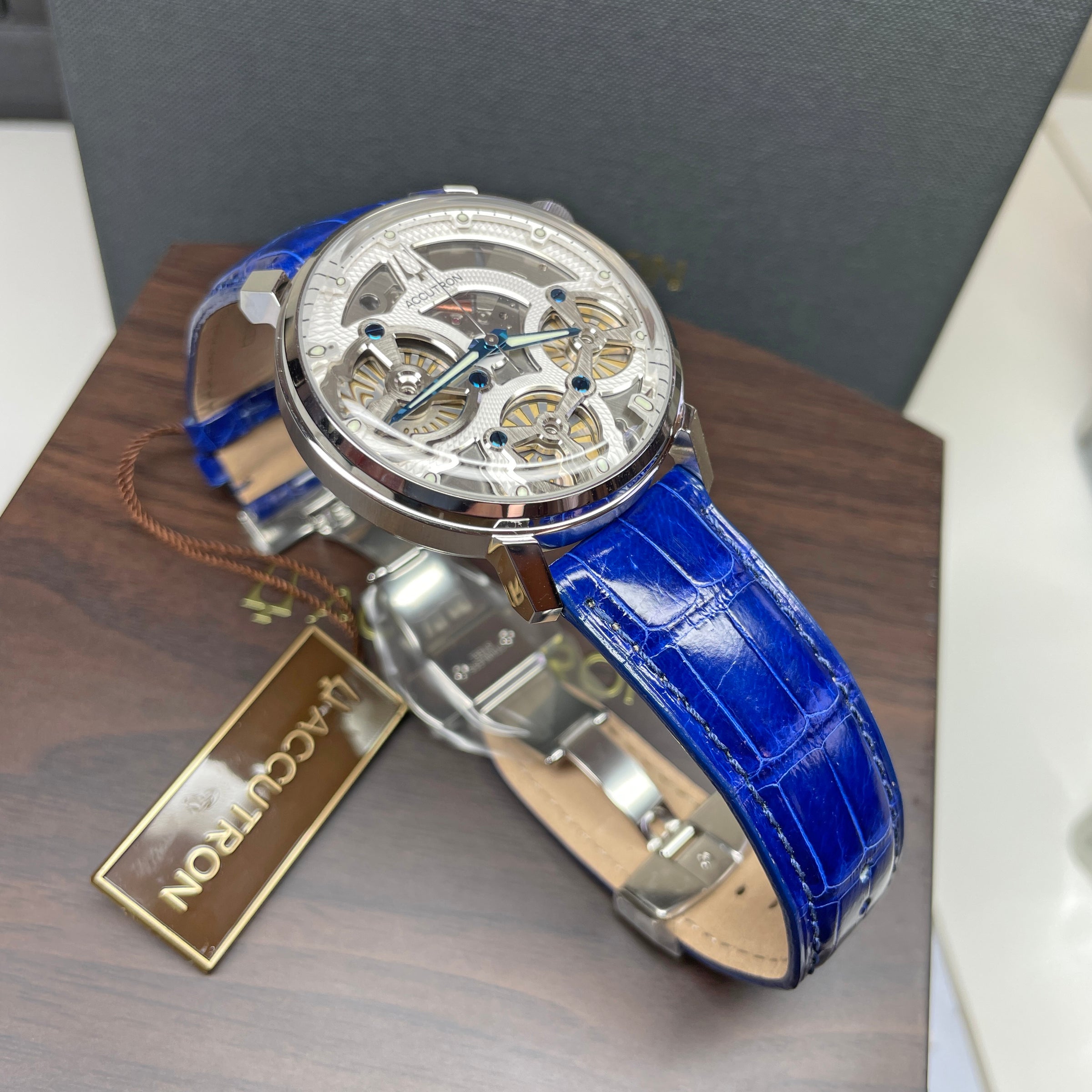 Accutron Spaceview Evolution Blue White Electrostatic Watch #26A209