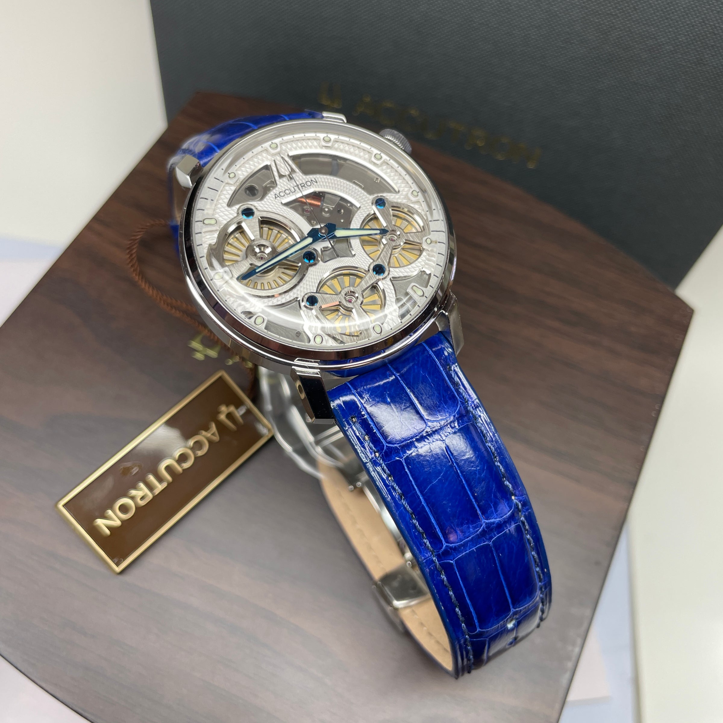 Accutron Spaceview Evolution Blue White Electrostatic Watch #26A209