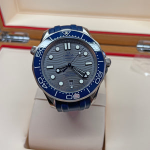vPre-Owned Omega Seamaster Diver Blue Grey 300M Co‑Axial Master Chronometer 42mm