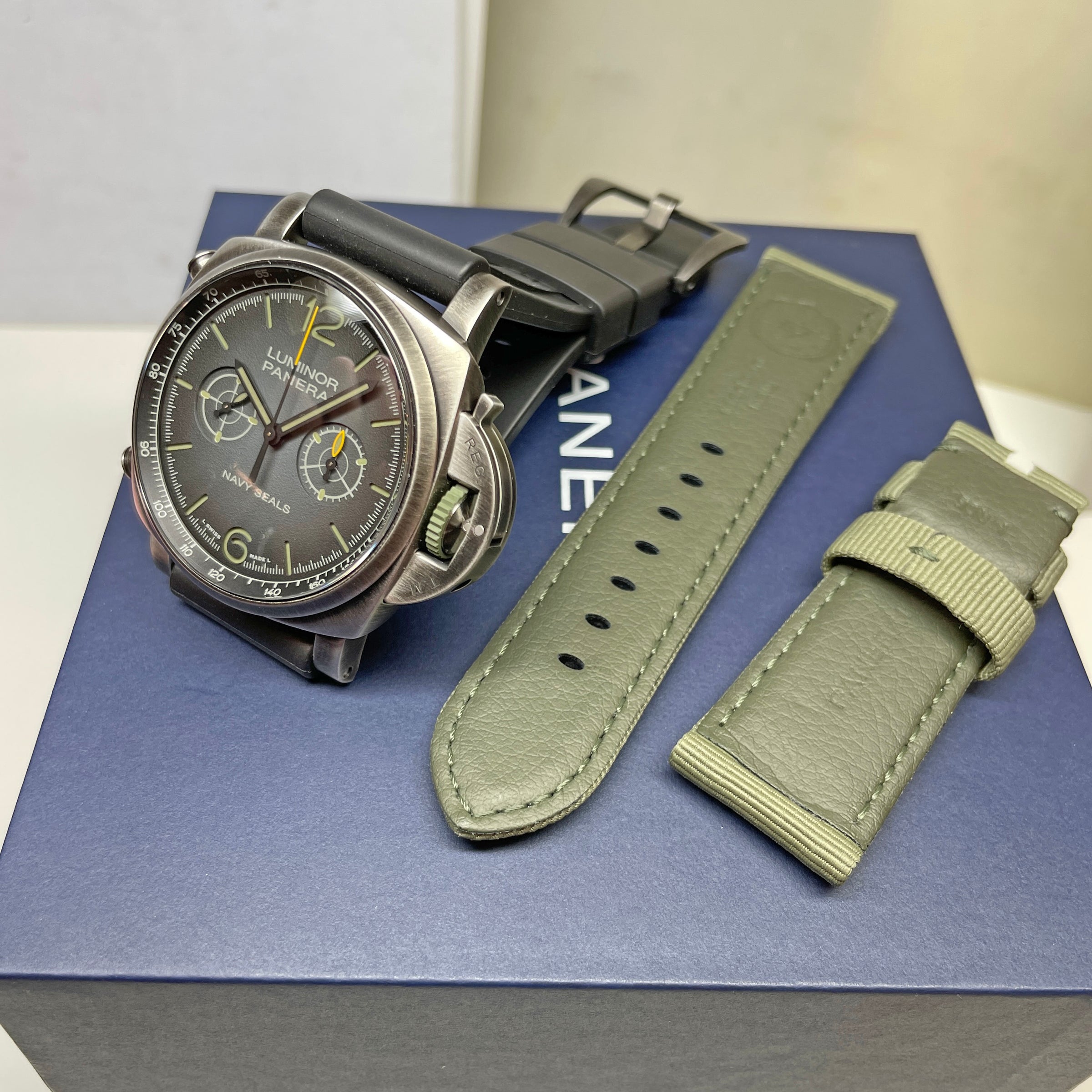 Pre-owned Panerai Luminor Chrono Navy SEALs PAM01409 Green Watch 44mm