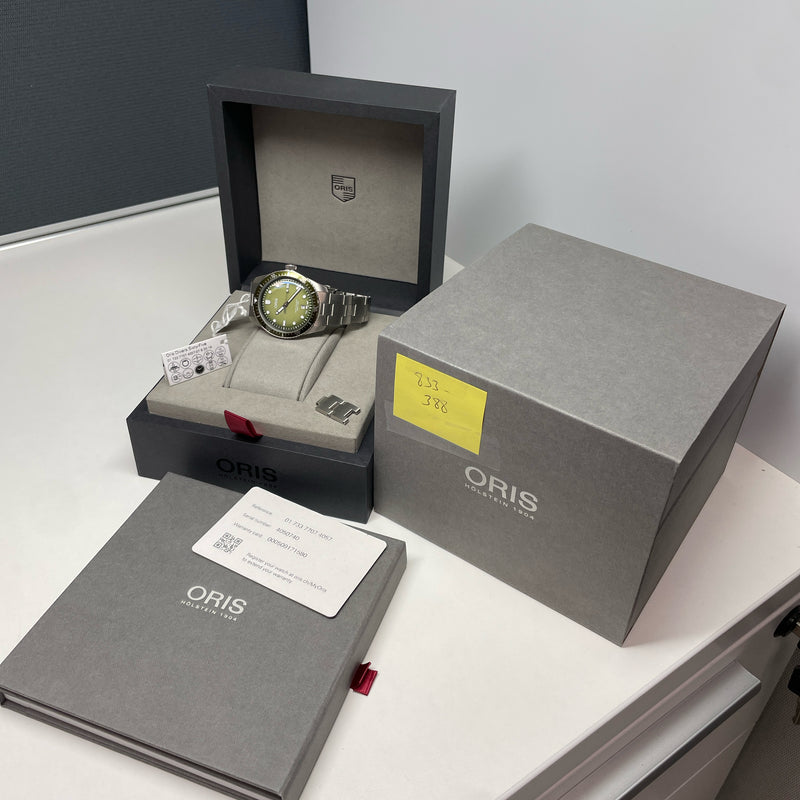 Pre-Owned Oris Divers Sixty-Five 65 Date Green Dial 40mm Watch