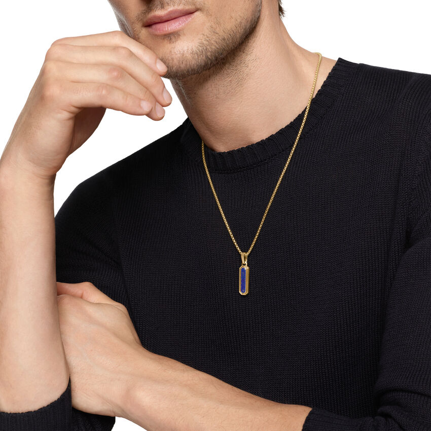 DY Gents Streamline® Inlay Amulet in 18K Yellow Gold with Black Onyx and Lapis, 30.7mm Image 4