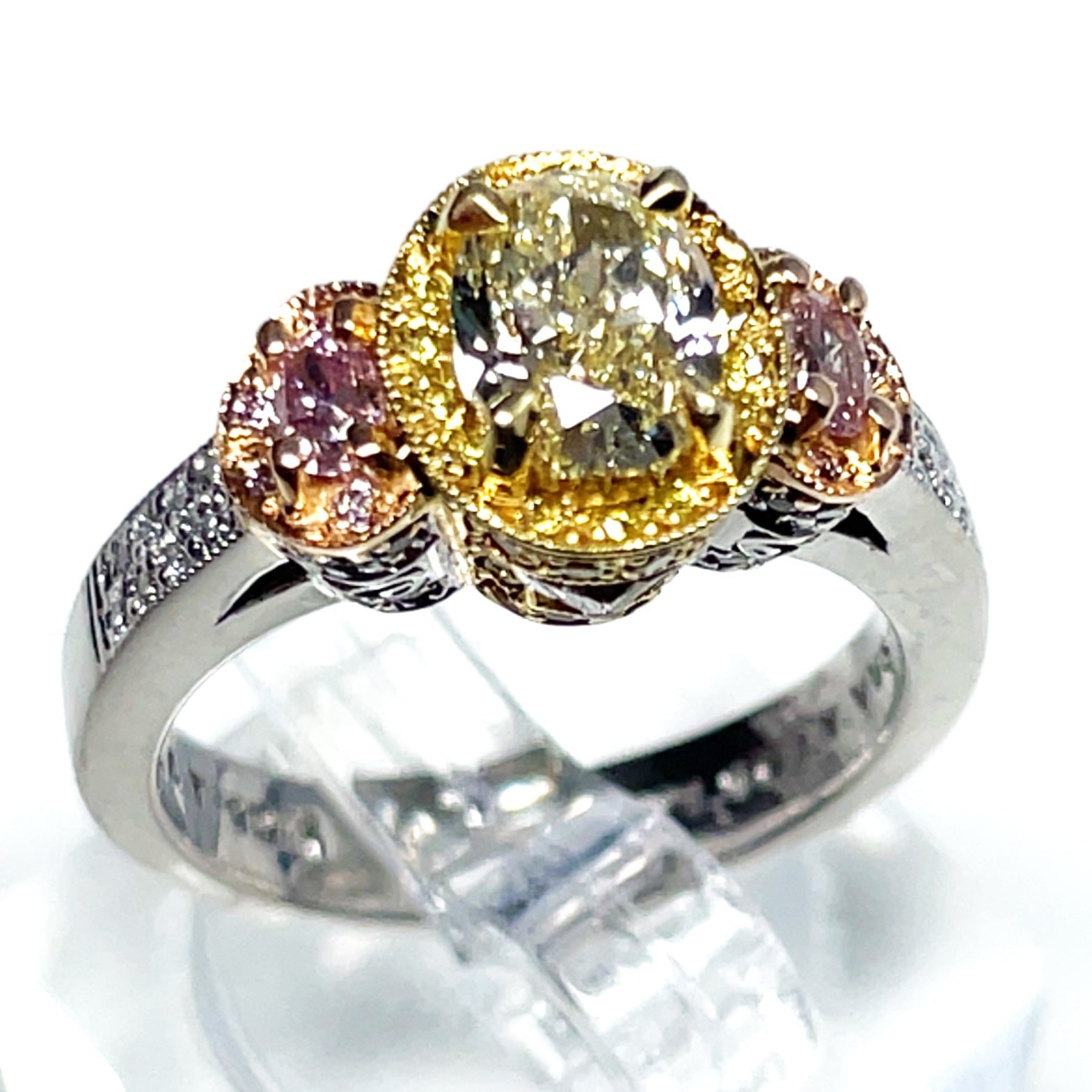 Pre-owned Gregg Ruth Yellow & Pink Diamond Ring