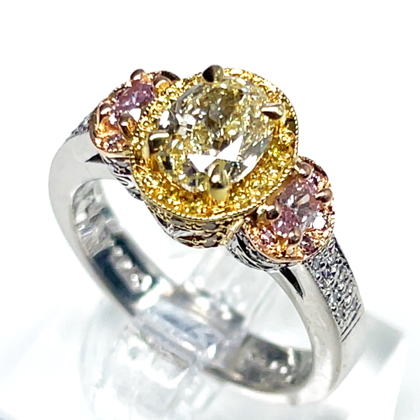 Pre-owned Gregg Ruth Yellow & Pink Diamond Ring