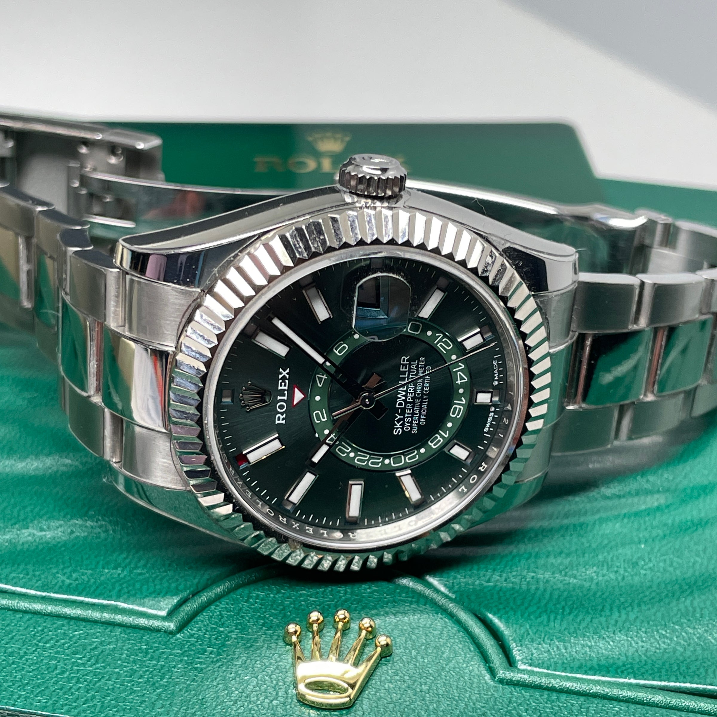 Pre-owned Rolex Sky-Dweller Oyster 42 mm Oystersteel Mint Green img10