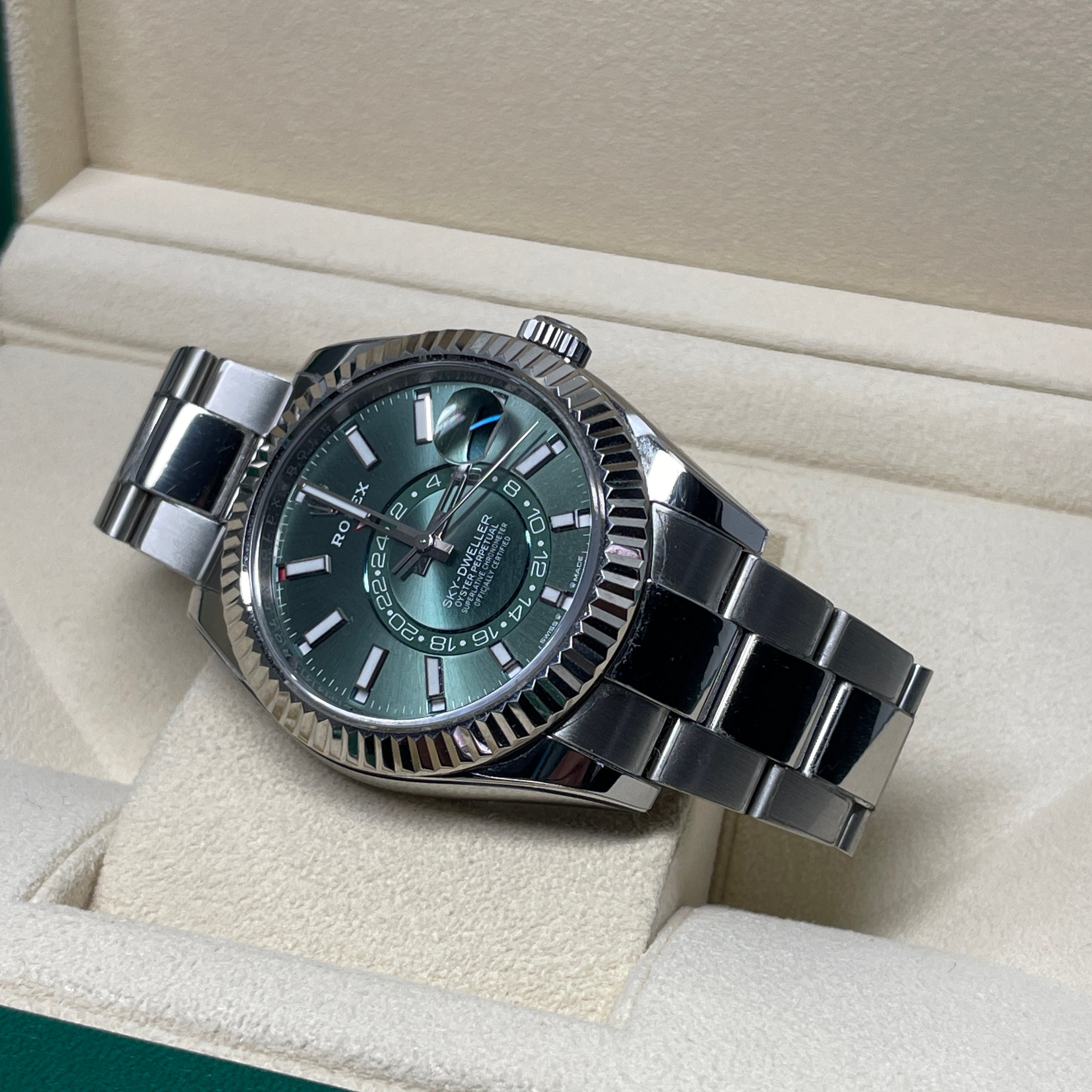 Pre-owned Rolex Sky-Dweller Oyster 42 mm Oystersteel Mint Green img5