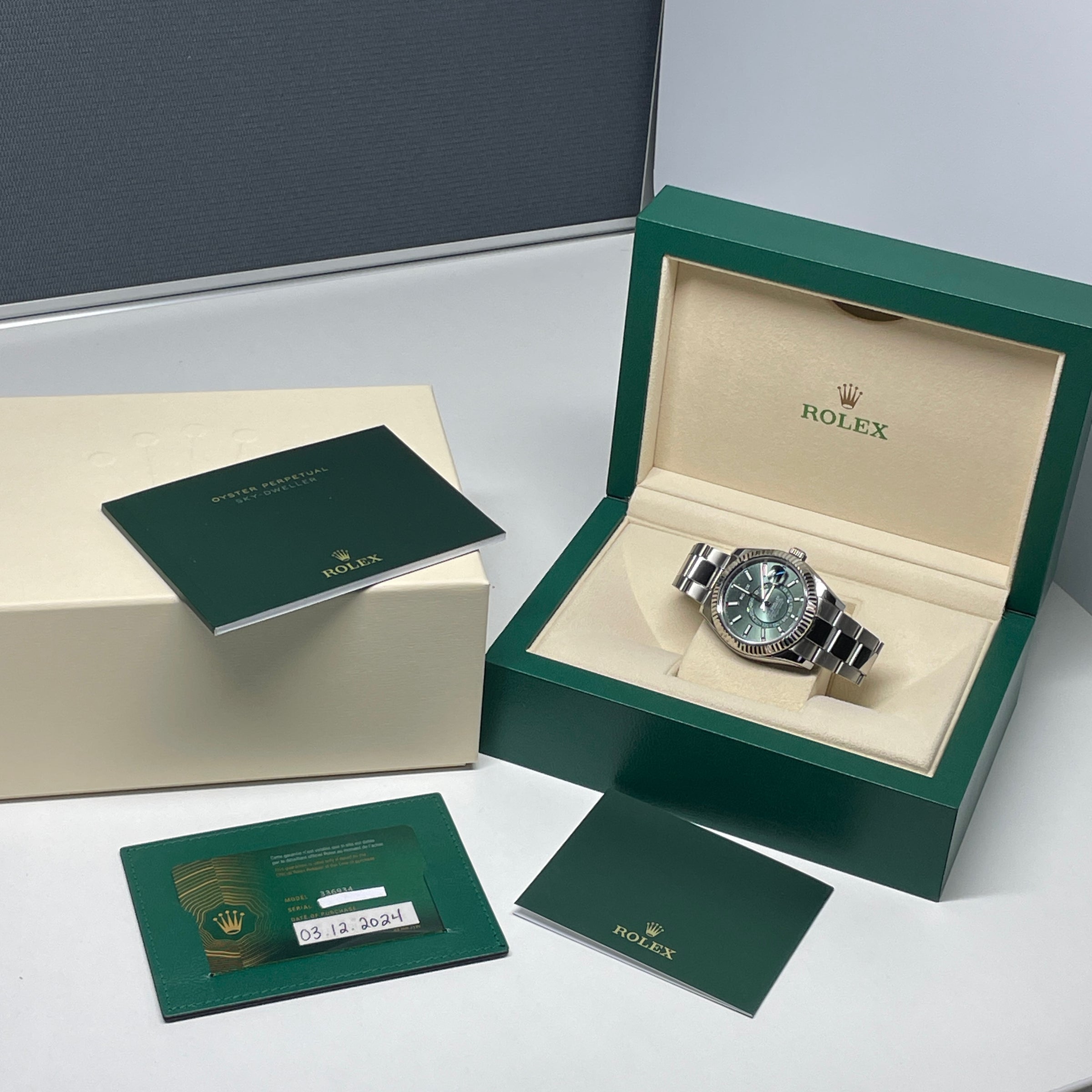 Pre-owned Rolex Sky-Dweller Oyster 42 mm Oystersteel Mint Green img8