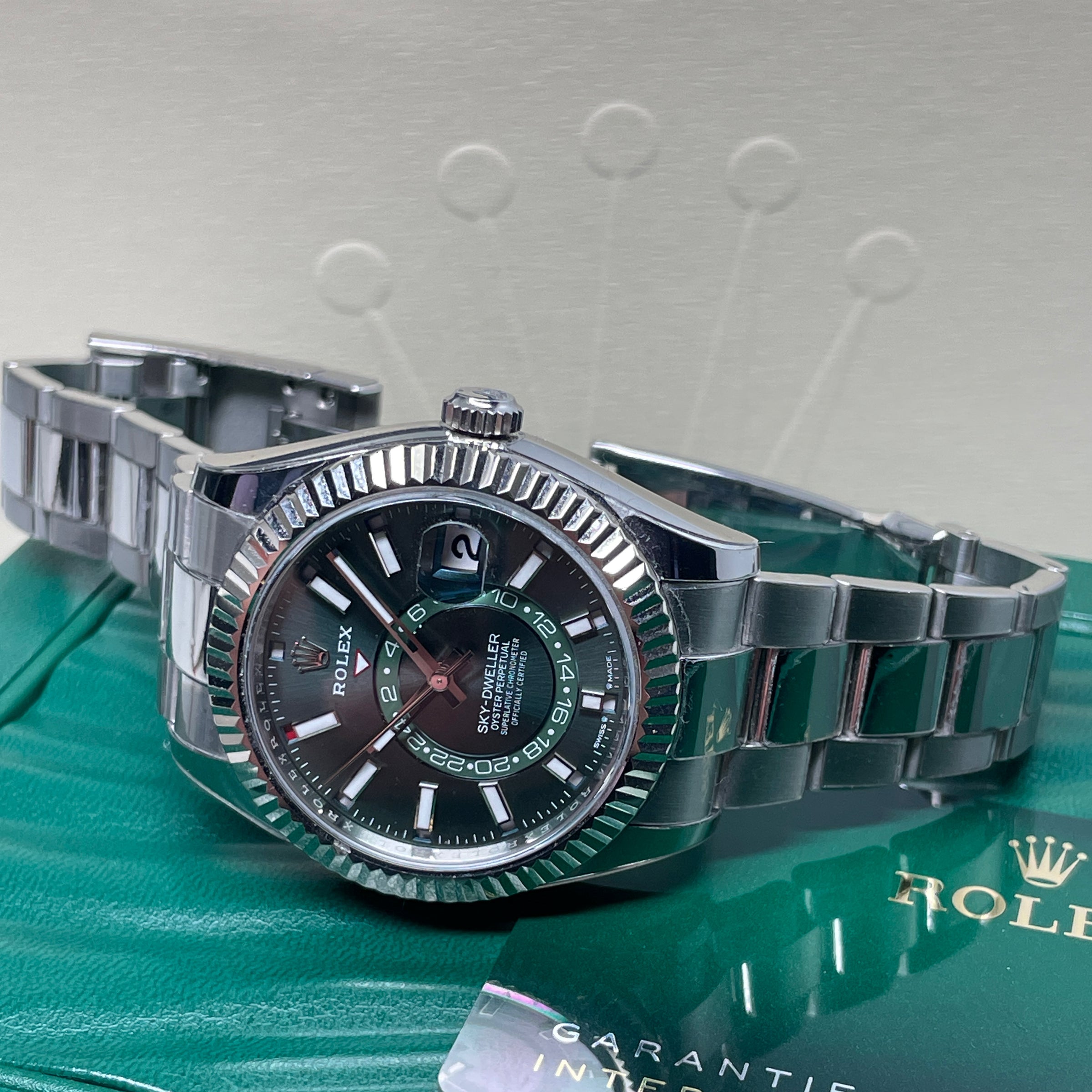 Pre-owned Rolex Sky-Dweller Oyster 42 mm Oystersteel Mint Green img9