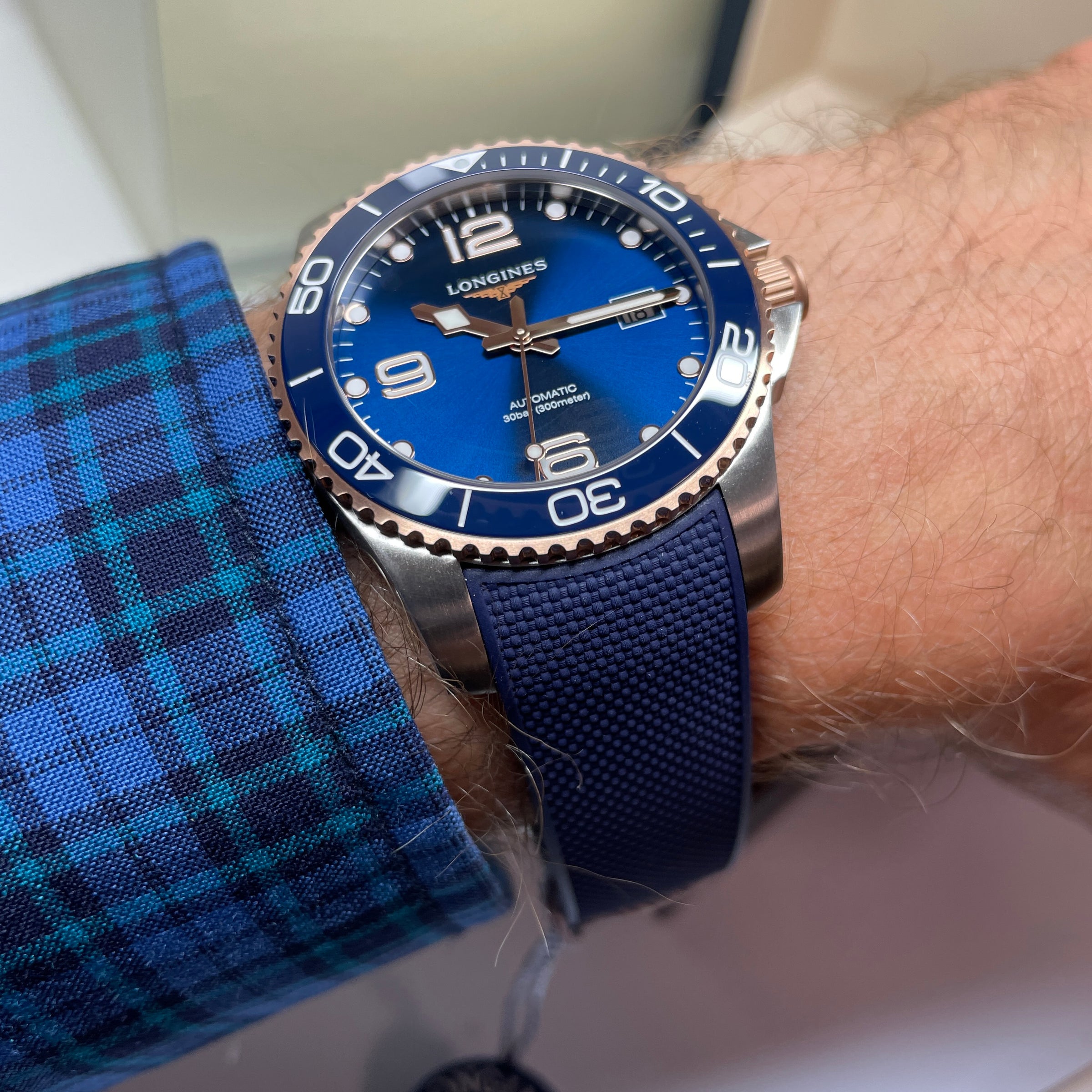 De daadwerkelijke Ontwijken gordijn Longines Hydroconquest 41MM Automatic Blue Ceramic Rose Gold Watch L37 –  NAGI