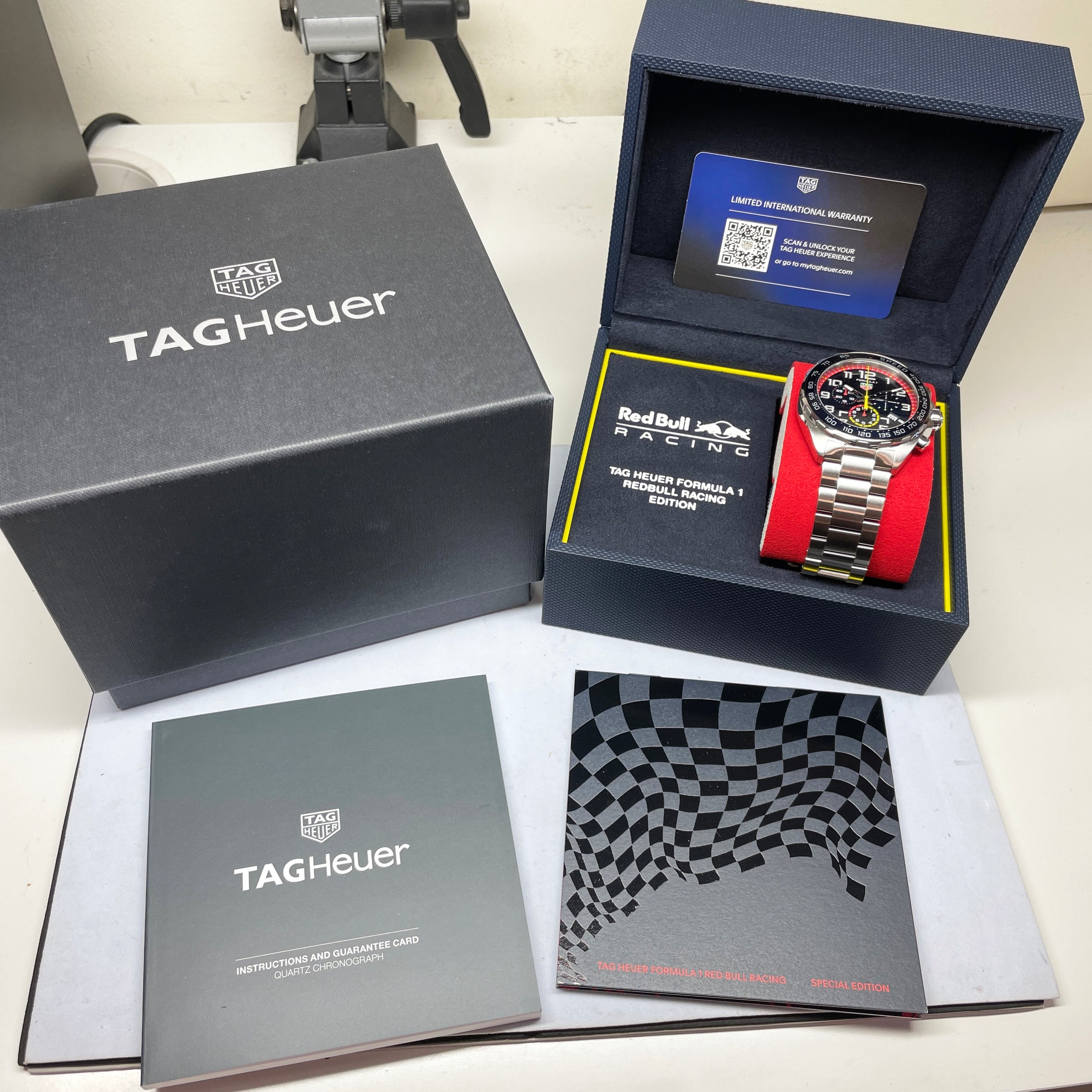 Tag Heuer Formula 1 X Red Bull Racing Special Edition Chronograph Quartz  Blue Dial Men's Watch CAZ101AL.BA0842 7612533165359 - Watches, Formula 1  Red Bull Racing Special Edition - Jomashop