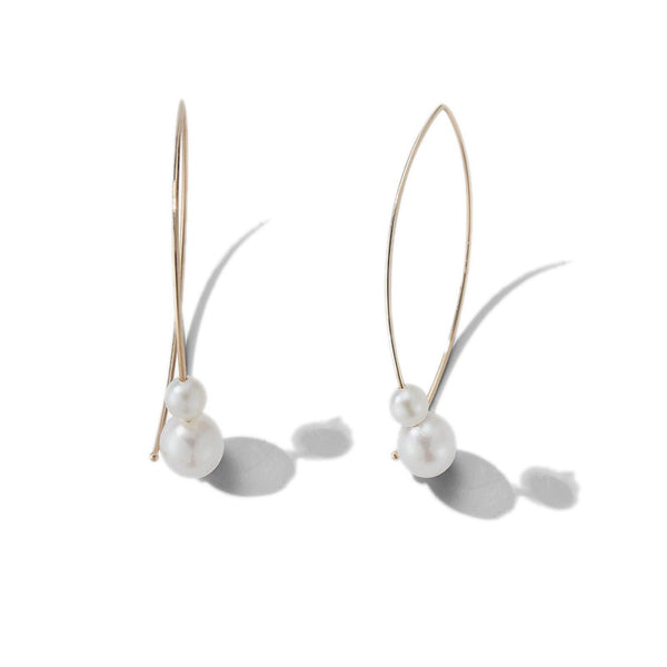 Mizuki 14kt yellow gold diamond pearl hoop earrings